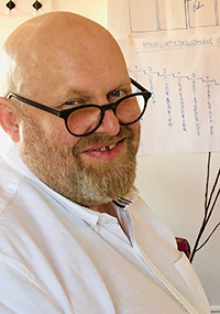 Jarl Silfverberg är handledare för UGL-kurser
